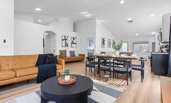 North Las Vegas Casa | Spacious 5 BR Home w/Games and Spa!