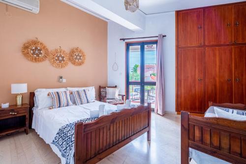 Poros Apartamento | Spacious 5-Person Apartment by Alecos Studios