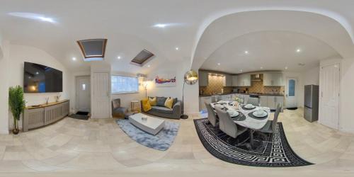 Sunderland Casa | Spacious 5B Sunderland Home for Groups & Families