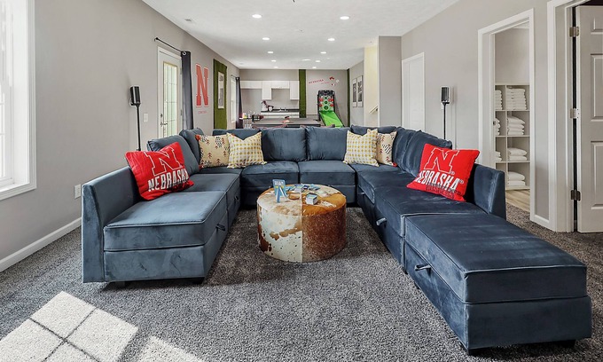 Lincoln Casa | Spacious 5BD - UNL 5mins - BBQ, Games & Backyard