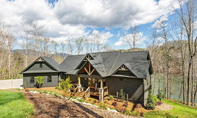 Mill Spring Casa | Spacious 5BDR, lakefront, firepit, hot tub, yard: Tryon Intl Equestrian Center