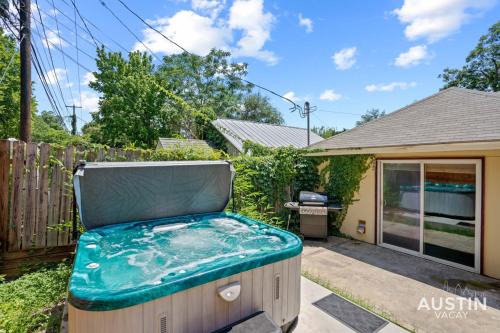 Greater South River City Casa | Spacious 5BR 4BA Dual Home w Hot Tub, Grill Near SoCo and Zilker by Austin Vacay