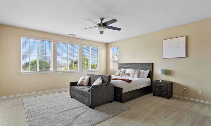 Eastvale Casa | Spacious 5BR Home in Eastvale Chef's Kitchen, Backyard & Prime Location #40809