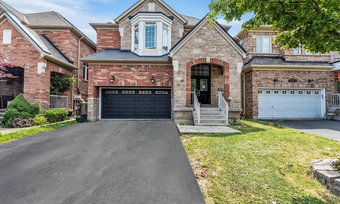 Halton Regional Municipality Casa | Spacious 5BR Home | Sleeps 14 | Family Gateway