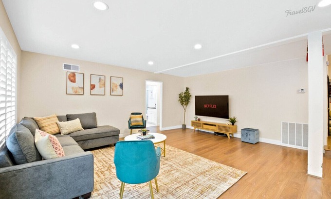 Hacienda Heights Casa | Sunny Meadow Villa King Bed