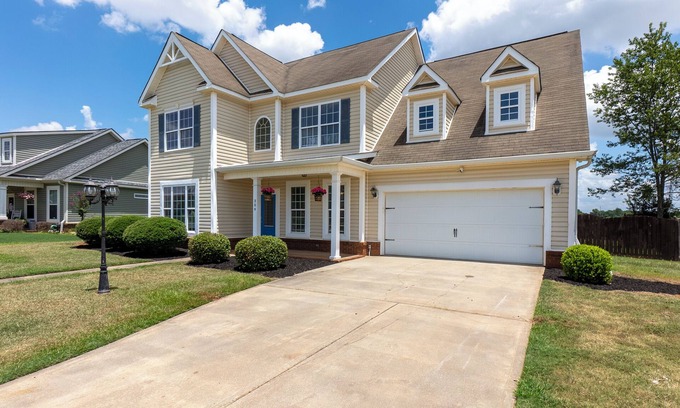 Warner Robins Casa | Spacious 5BR Retreat Sleeps 14 Huge Yard!