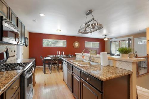 Arvada Plaza Area Casa | Spacious 5br Retreat W Hot Tub & Bbq