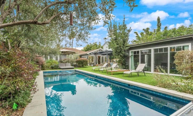 Venice Villa | Spacious 5BR Villa in Venice with Pool/Hot Tub/Theater Room/Game Room