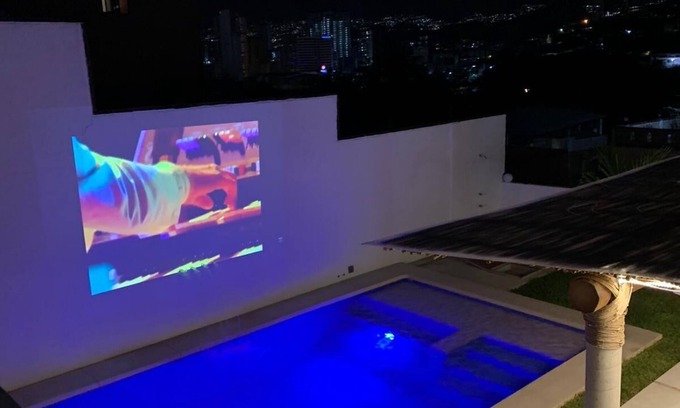 Nuevo Centro de Población Casa | Spacious 6-bedroom house with AC and WiFi in lovely Acapulco de Juárez