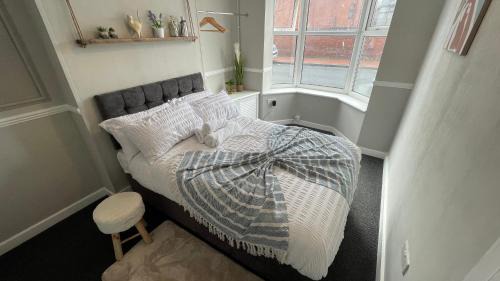 Seisdon Casa | Spacious 6 Bed Home Near City & Albion Stadium Perfect for Contractors!