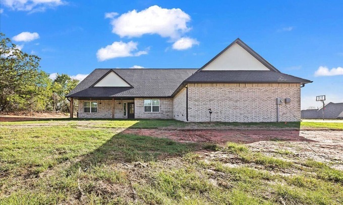 Choctaw Casa | Spacious 6-bedroom house on 40 acres in charming Oklahoma City