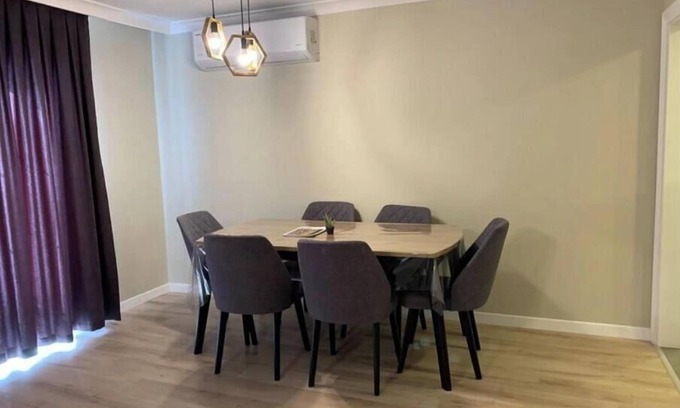 Gaziosmanpasa Apartamento | Spacious 6-bedroom apartment in brilliant Istanbul with AC