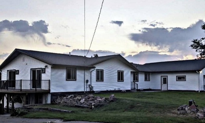 Eau Claire Casa | Spacious 6-bedroom house located on a beautiful large horse farm!