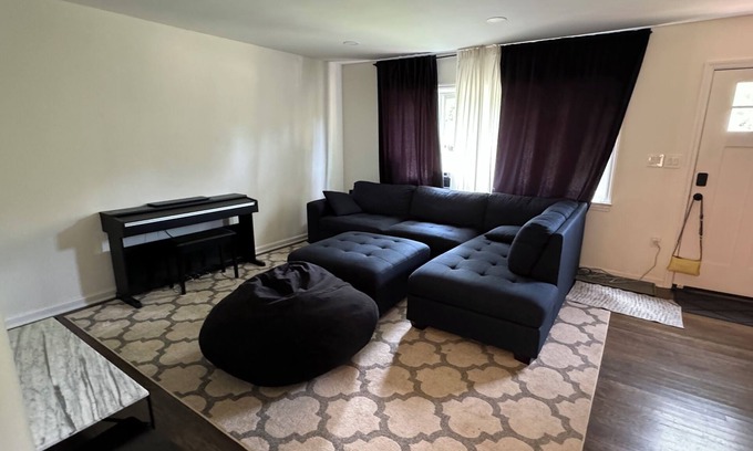 Princeton Casa | Spacious 6-bedroom house with WiFi and AC in charming Princeton
