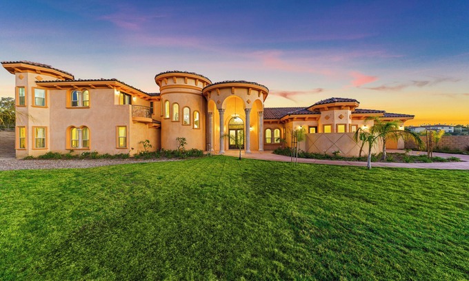 Woodcrest Casa | Spacious 6-bedroom house in beautiful Riverside Mansion