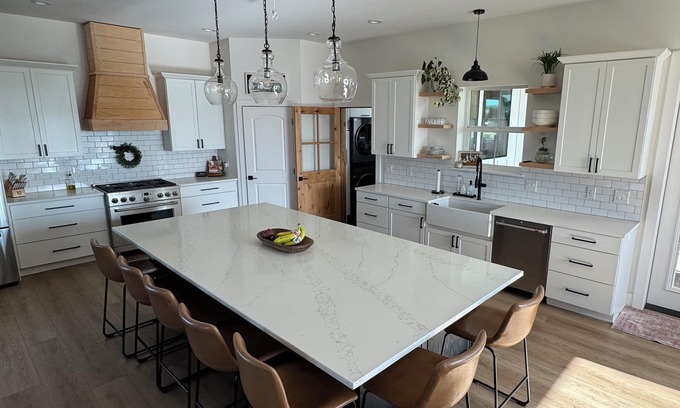 Selah Casa | Spacious 6 bedroom home with theater room and gym just minutes from Yakima!