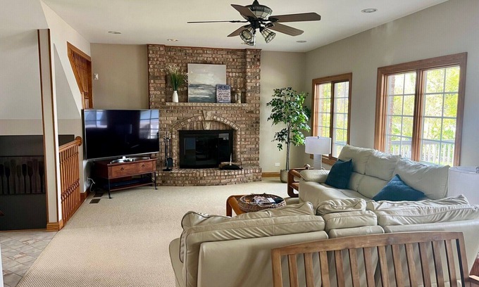 La Porte Casa | Spacious 6-bedroom house ON PINE LAKE with dock and PONTOON included