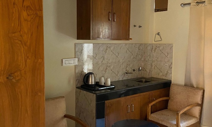 Chharabra Cabina | Spacious 6-bedroom lodge in fantastic Shimla Forest Sanctuary