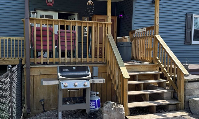 Canandaigua Casa | Spacious 6-bedroom house in awesome Canandaigua with WiFi, AC
