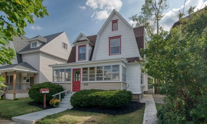 Grand Rapids Casa | Spacious 6-bedroom house in lovely Grand Rapids with WiFi