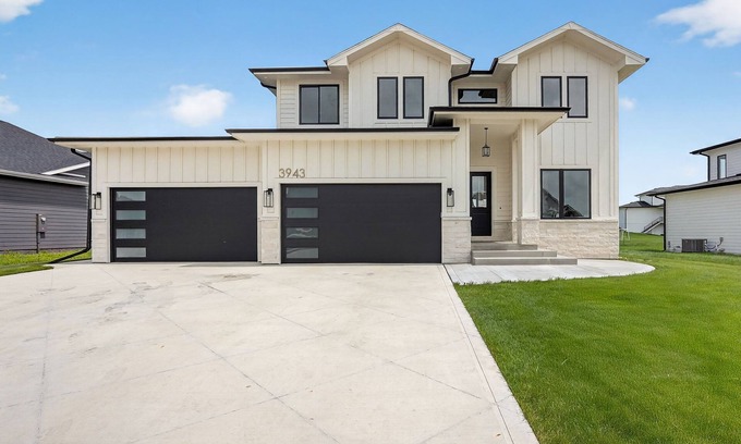 Waukee Casa | Spacious 6BR with Peaceful Pond Views - Brand New & Upscale