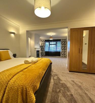 Woking Apartamento | Spacious 7 Bed Home Contractor Corporate Long Stays