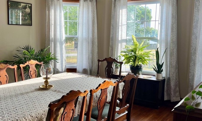 New Haven Otro | Spacious 7-bedroom Farmhouse in New Haven - On Bourbon Trail!