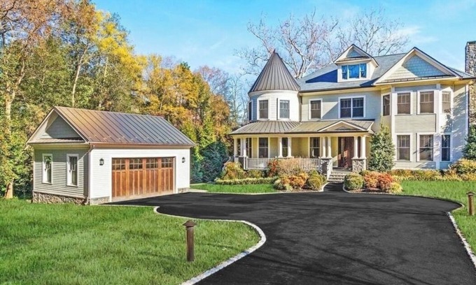 Jefferson Manor Casa | Spacious 7-bedroom house with water views, AC, Heat, WiFi in charming Alexandria