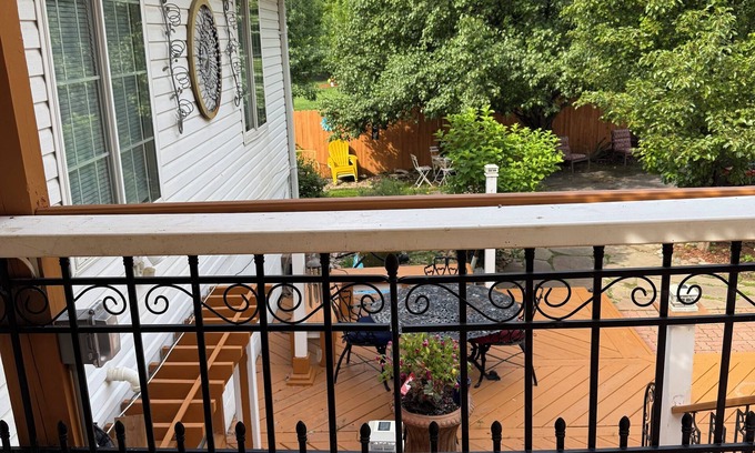 Omaha Casa | Spacious 7 bedroom house with WiFi, fitness room in brilliant Omaha.