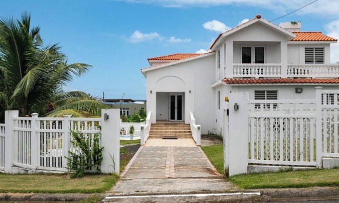 Zarzal Villa | Spacious 7-bedroom villa in Rio Grande w/ pool, OCEAN VIEW, 5 mins to beach!
