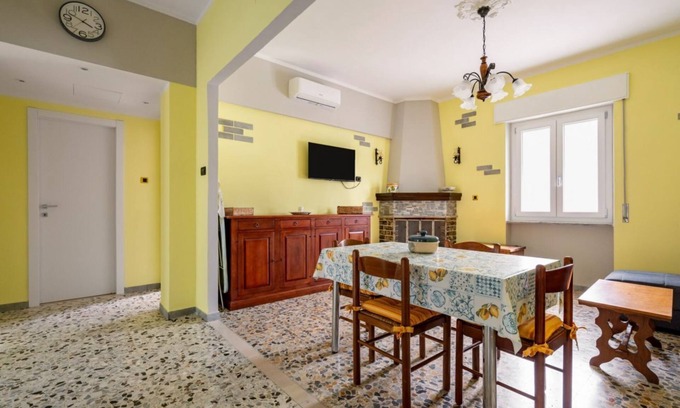 Casone Carpinelli Apartamento | Spacious 90 sqm apartment, ideal for 5 people, located on the first floor of a building WITHOUT elevator (stairs to access it). The accommodation is located in Pieve, a splendid village characterized by a typical Tuscan atmosphere.The apartment consists
