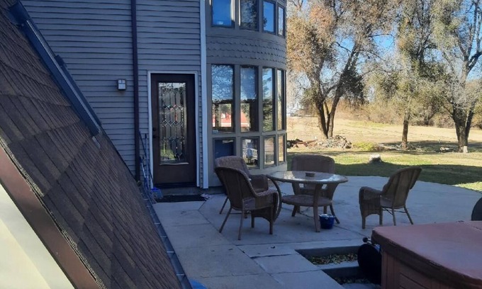 Greeley Casa | Spacious A frame house, 4 bedrooms, 3 bathrooms. Mountain style home. W/ lake