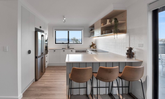 Jindabyne Casa | Spacious Alpine Escape with mountain & lake views