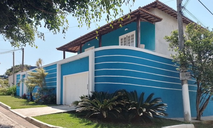 Rasa Casa | Casa espaciosa y confortable con área gourmet, WiFi, terraza, balcón, garaje