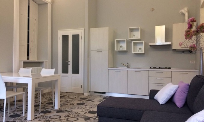 Angera Apartamento | Apartamento amplio y luminoso en una excelente ubicación.