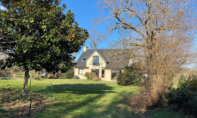 Pont-l'Abbe Casa | Spacious and bright house on large plot 10 min walk from Pont L' Abbé