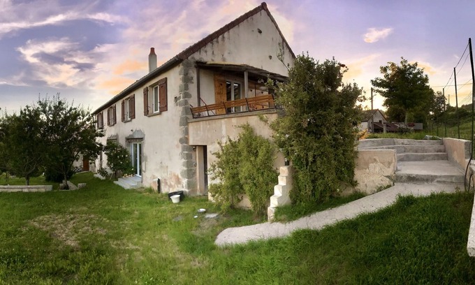 Lormes Casa | Spacious and bright house with terraces and beautiful views of the countryside.