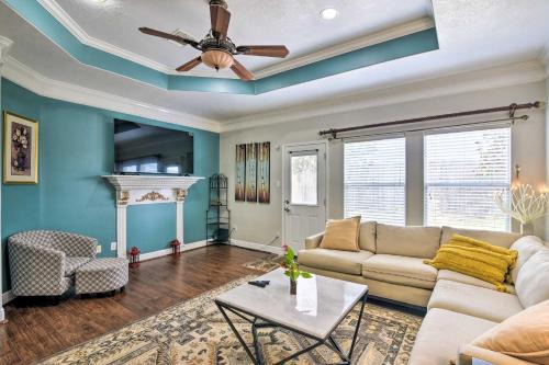 Katy Casa | Spacious and Central Katy Retreat 27 Mi to Houston!