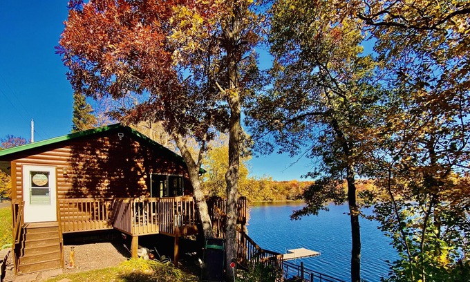 Luck Cabina | Spacious and Charming Lakefront Cabin