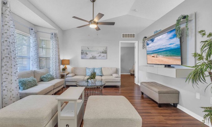 Sandalwood Casa | Spacious and Comfy 4b/2bath Family friendly and Quiet neighborhood