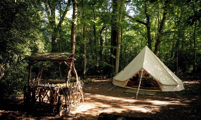 Burghclere Alquiler De RV | Spacious and cosy 6 meter themed Moroccan Bell Tent in a woodland clearing