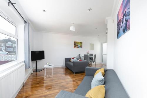 Turkey Street Apartamento | Spacious and Cozy 4Bed in Enfield with Garden & WiFi & Parking