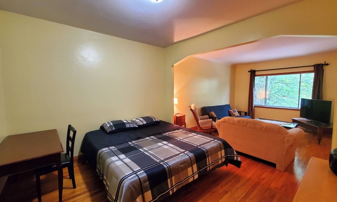 LaSalle Apartamento | Spacious and Cozy Apartment With Parking, River View