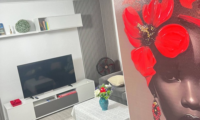 Cocody Apartamento | Spacious and cozy apartment; secure & chic neighborhood; close to all amneties!