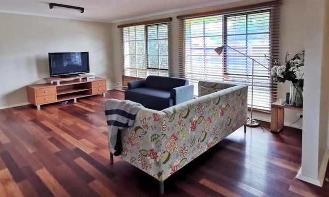 Wantirna South Casa | Spacious and cozy home next to Glen Waverley