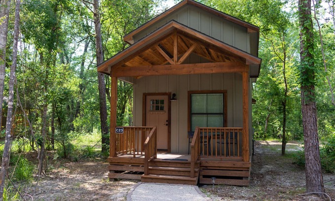 Livingston Cabina | Spacious and cozy, perfect for a family vacation, Two Creeks Crossing Resort