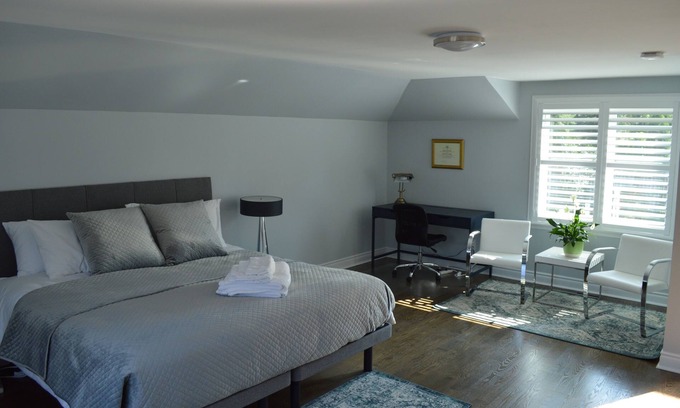 York Mills Casa | Spacious and cozy retreat with parking