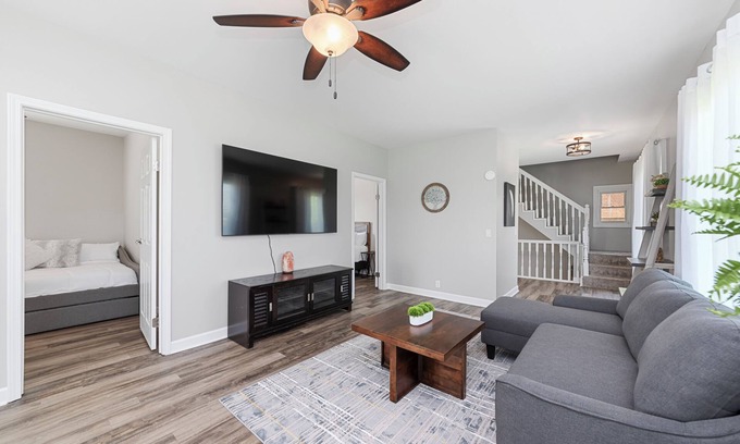 Fox Valley Casa | Spacious and family friendly getaway. 8 mins from Chicago Premium Outlet Mall.