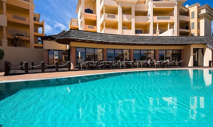 Praia da Luz Hotel | Spacious and Fully-furnished 3BR Apartment! Free Parking and 3 Swimming Pools!