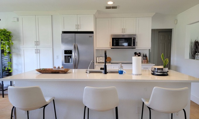 Golden Gate Casa | Spacious and fully renovated home, free parking